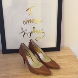 Michael Kors Mid Flex Pump in luggage color SZ 8.5